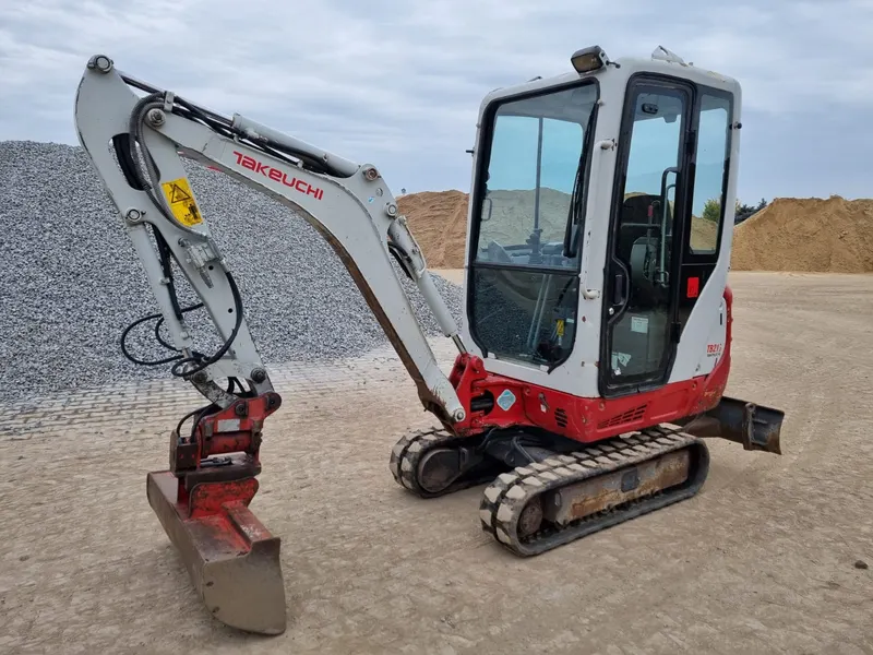 TAKEUCHI TB 216