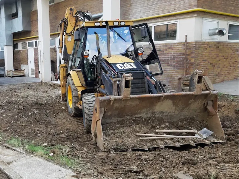 CAT 428D / 2005 / 19 000 m/h
