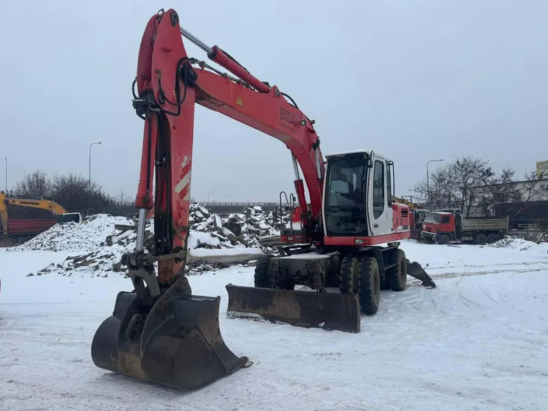 LIEBHERR 904 Litronic / 2006 / 17 075 m/h