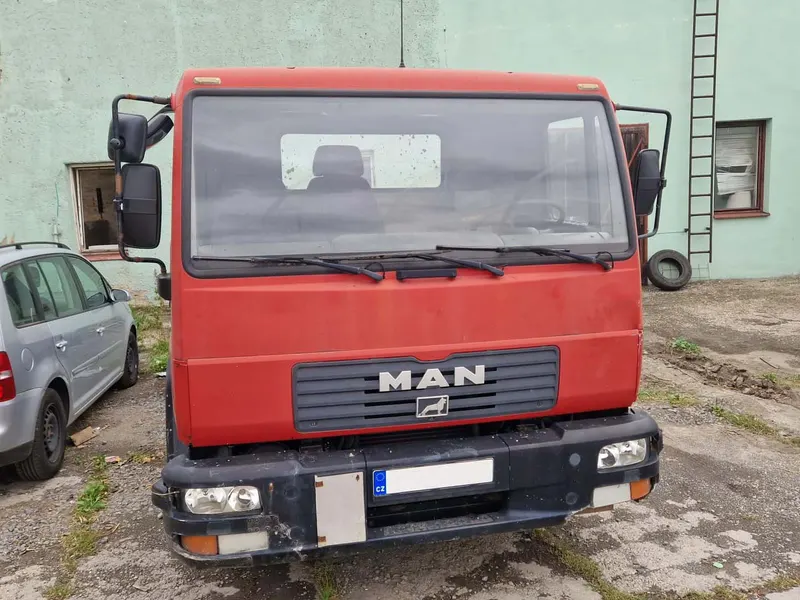 MAN LE 8.180 / 2004 / 555 280 km