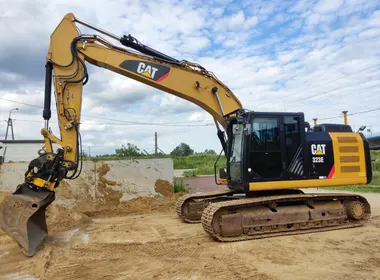 CAT 323EL / 2013 / 14 000 m/h