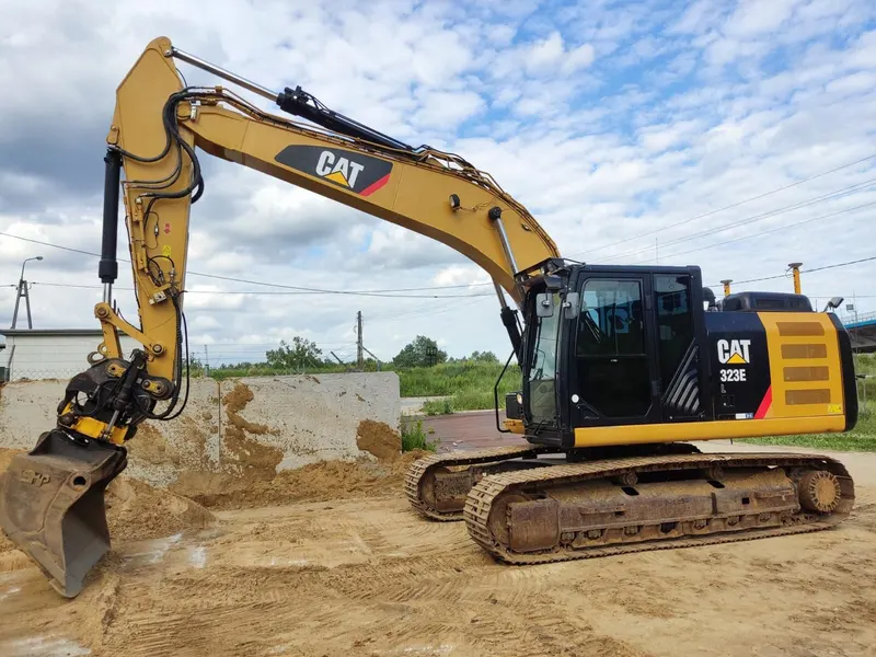 CAT 323EL / 2013 / 14 000 m/h