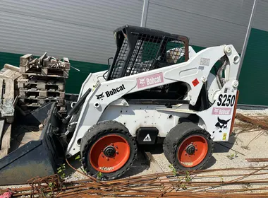 Bobcat S250 / 2009 / 7 000 m/h