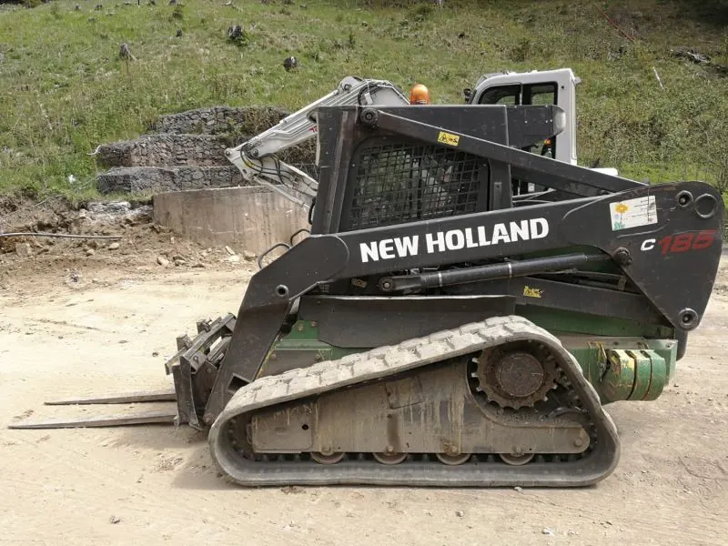 New Holland C185