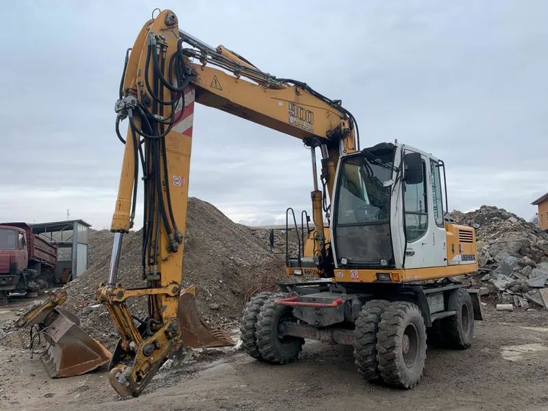 Liebherr 900C/ 2003/ 18961 mth 