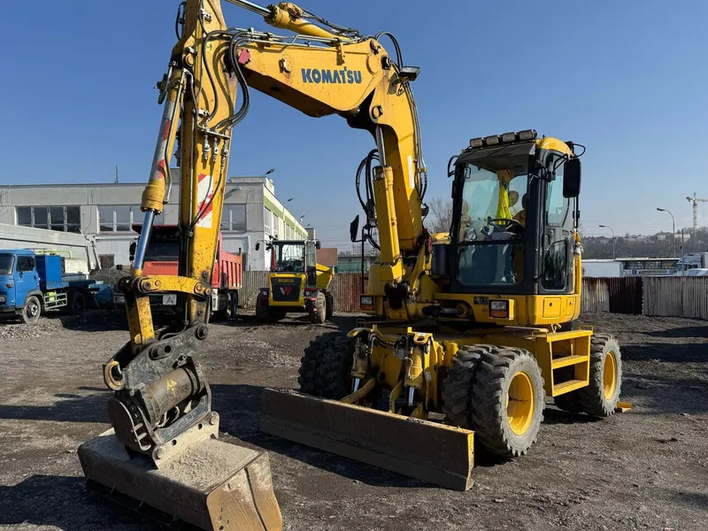 KOMATSU PW 118 MR-8 / 2017 / 5 611 m/h