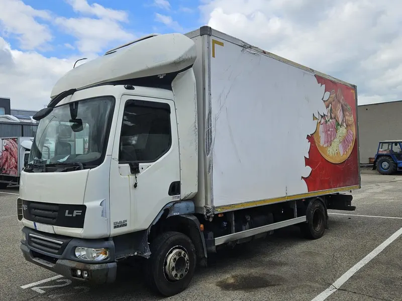 DAF LF 45.220 PODVOZEK BEZ NASTAVBY / 2003 / 893 000 km