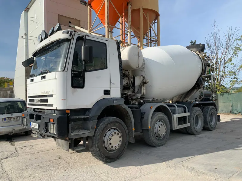 IVECO TRAKKER  MP340 E 8x4/ 2000/ concrete mixer truck 