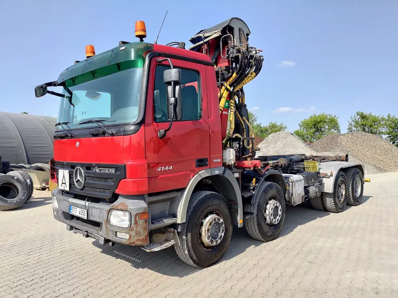 Mercedes Benz Actros 4144 8x4/ 2007/ 438000km/ EURO 4/ container carier/crane