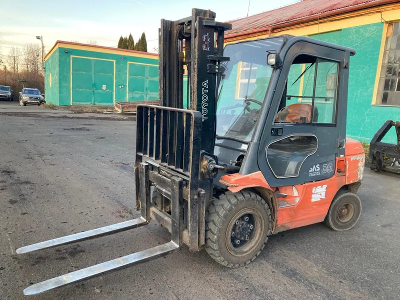 TOYOTA 62-7FDF30 / 2005 / 10 377 m/h