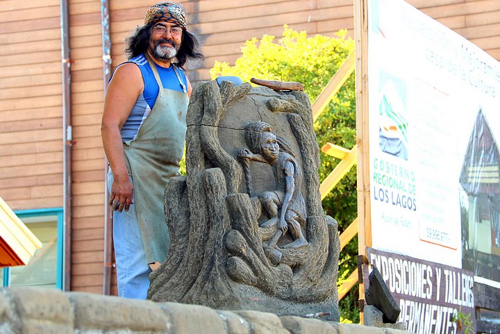 Artist in Downtown Ancud