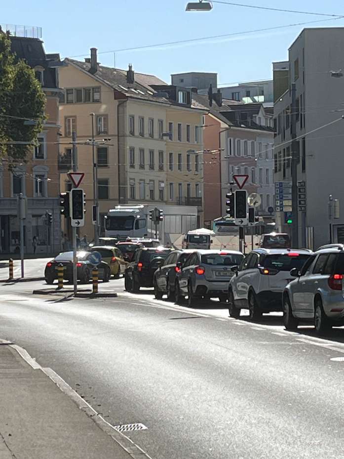 Drame à Bienne: Un enfant à vélo mortellement happé par un bus
