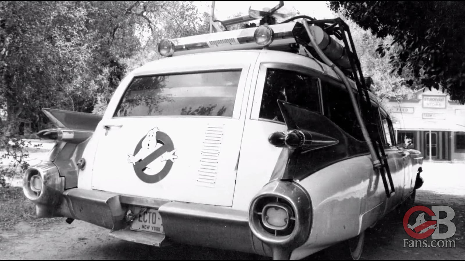 Image from Ecto 1 and Primer car