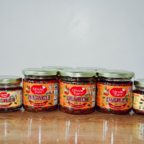 UNCLE TOM CHILI GARLIC OIL