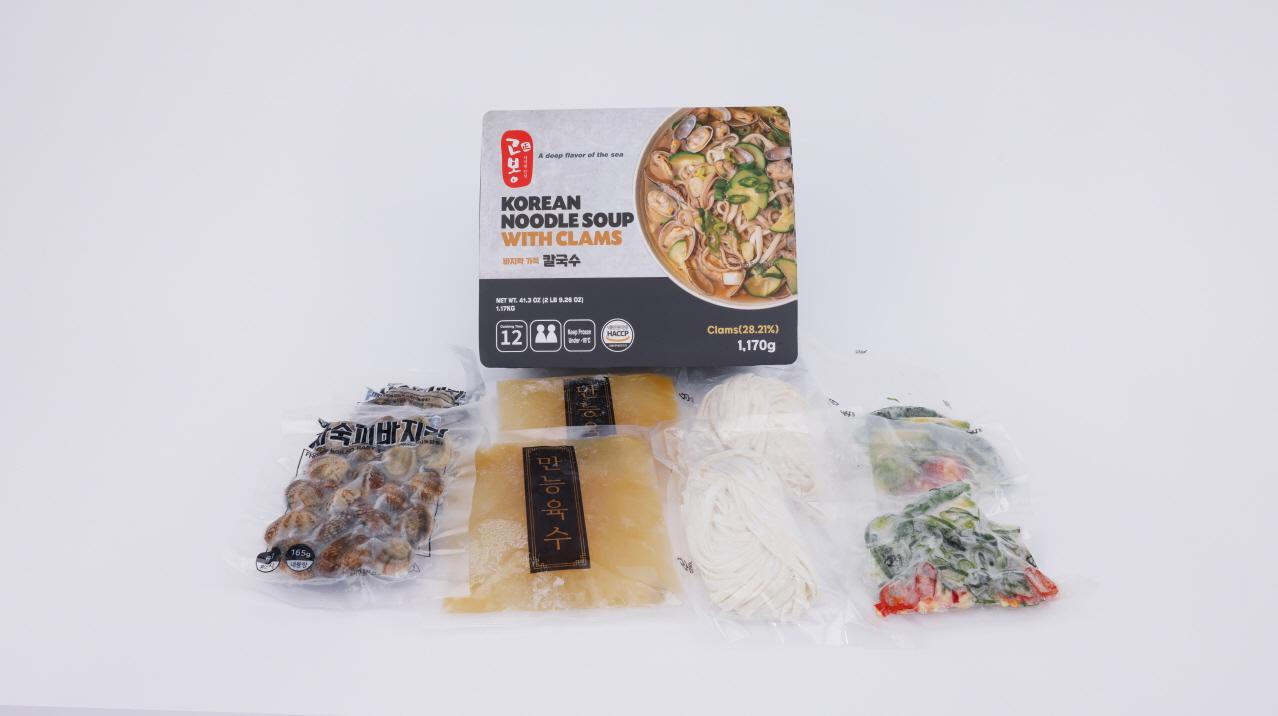 Korean Noodle Soup with Clams