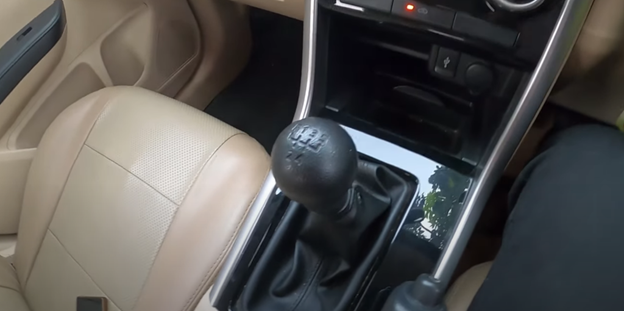 Teknik Mengemudi Mobil Manual Anti Pegal