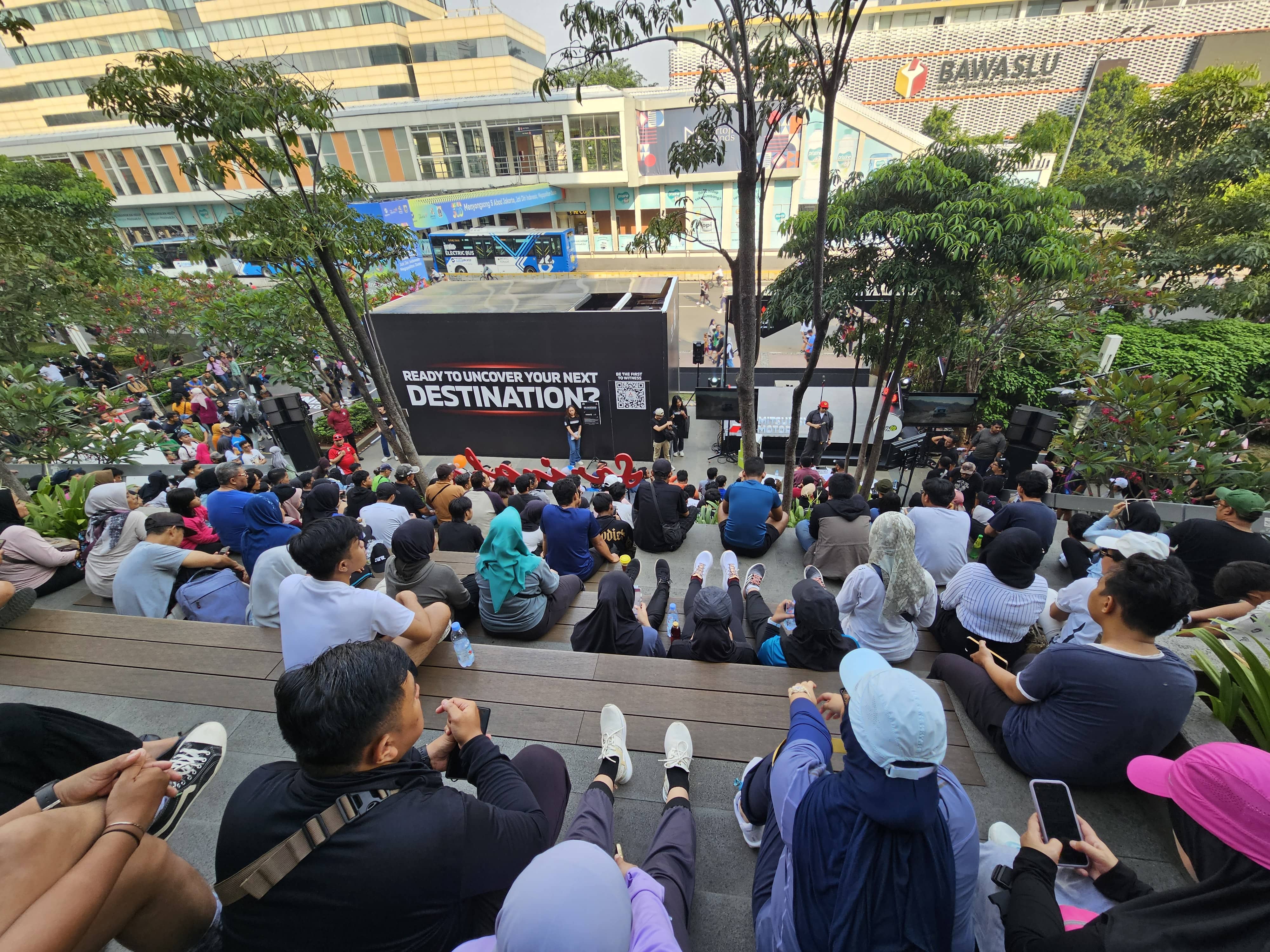 Mystery Box Terakhir Mendarat di Sarinah Menjelang World Premiere Mobil Terbaru Mitsubishi Motors