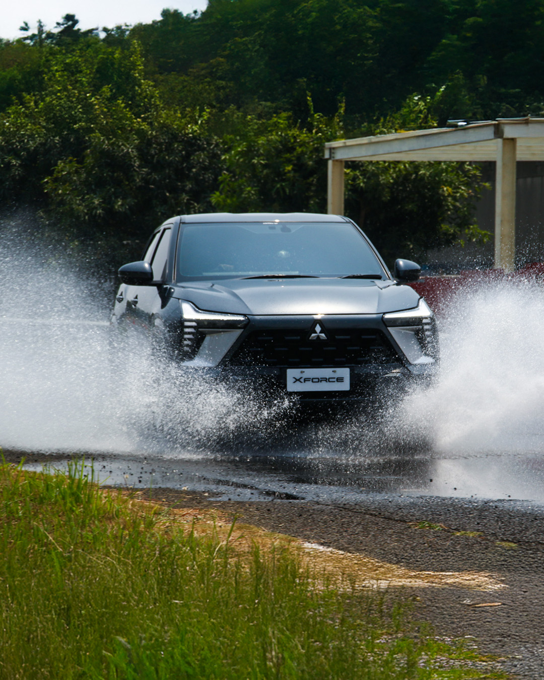 Mengemudi Melewati Banjir: Berapa Ketinggian Air yang Aman?