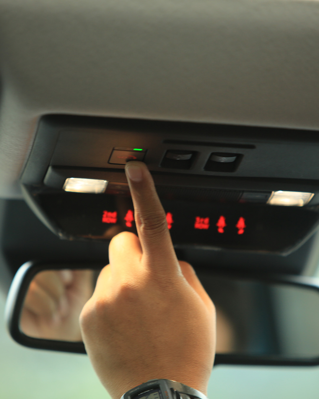 Kapan Saatnya Pakai Tombol Bantuan SOS yang Terdapat Pada Mitsubishi All-New Destinator?