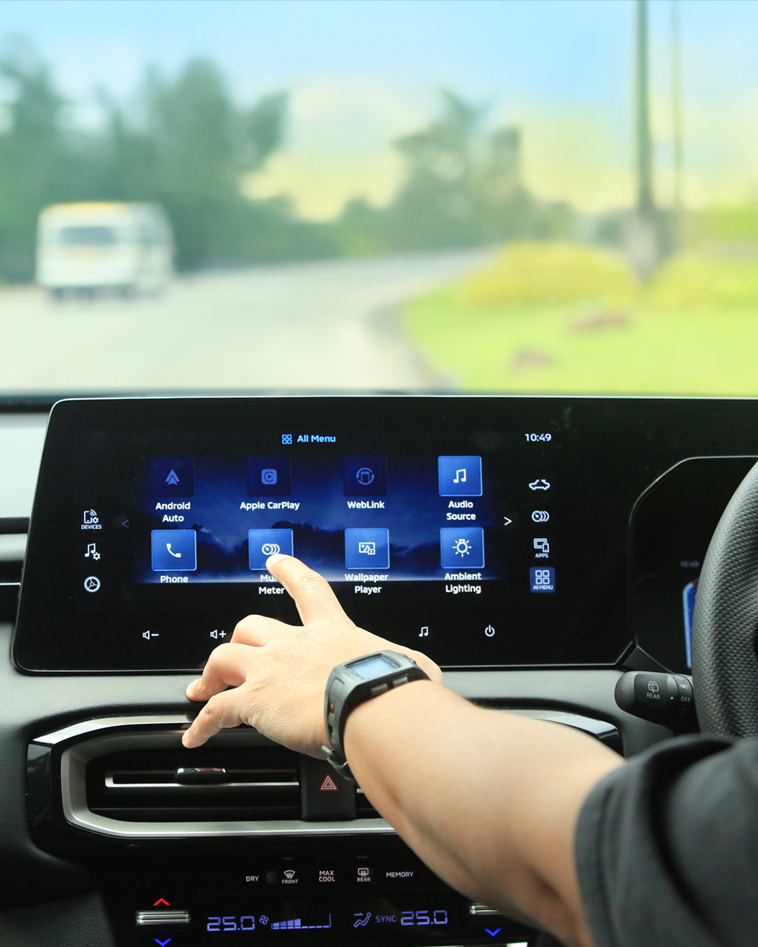 Atur Fitur via Layar Sentuh Mitsubishi All-New Destinator