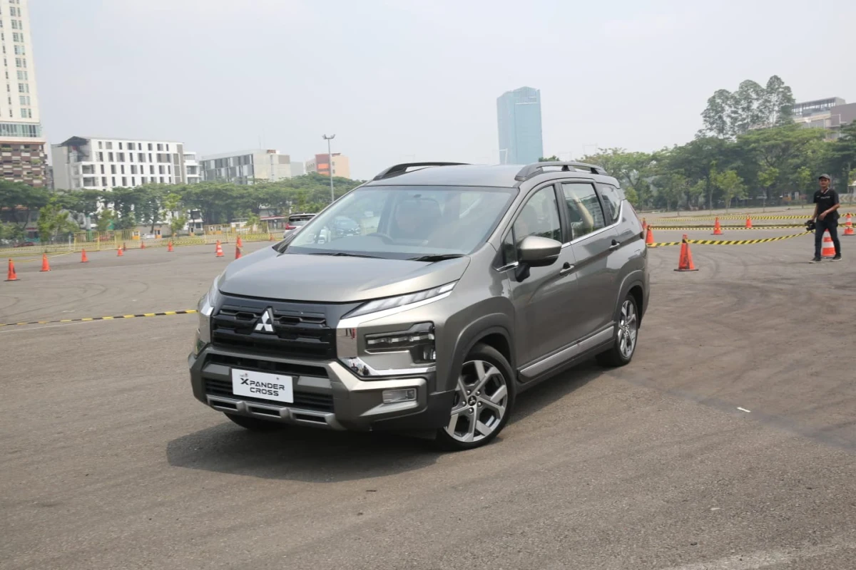 IMPRESI NEW XPANDER CROSS