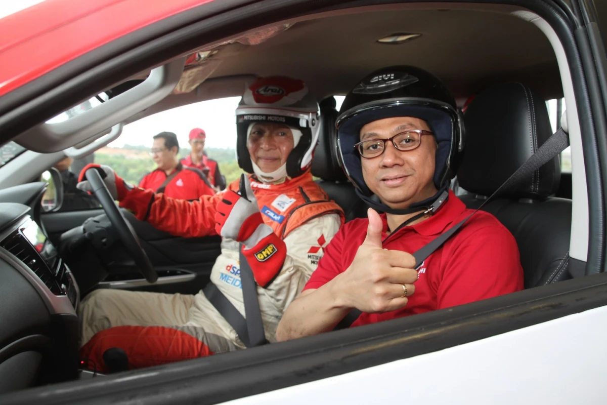 Mitsubishi New TRITON Jajal Medan Off Road di Balikpapan Bersama Pereli Hiroshi Masuoka