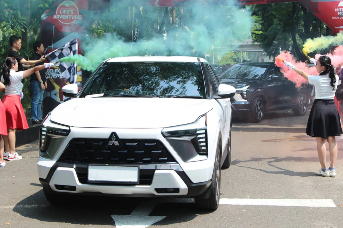 MMKSI Bersama Perwakilan Diler Resmi Mitsubishi Motors Gelar Special Delivery Ceremony untuk Konsumen Baru Mitsubishi XFORCE