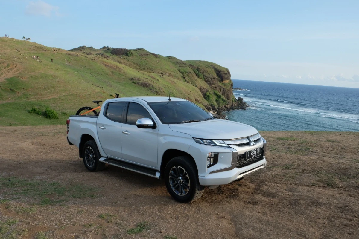 New Triton Tangguh Mendaki ke Kaki Gunung Rinjani