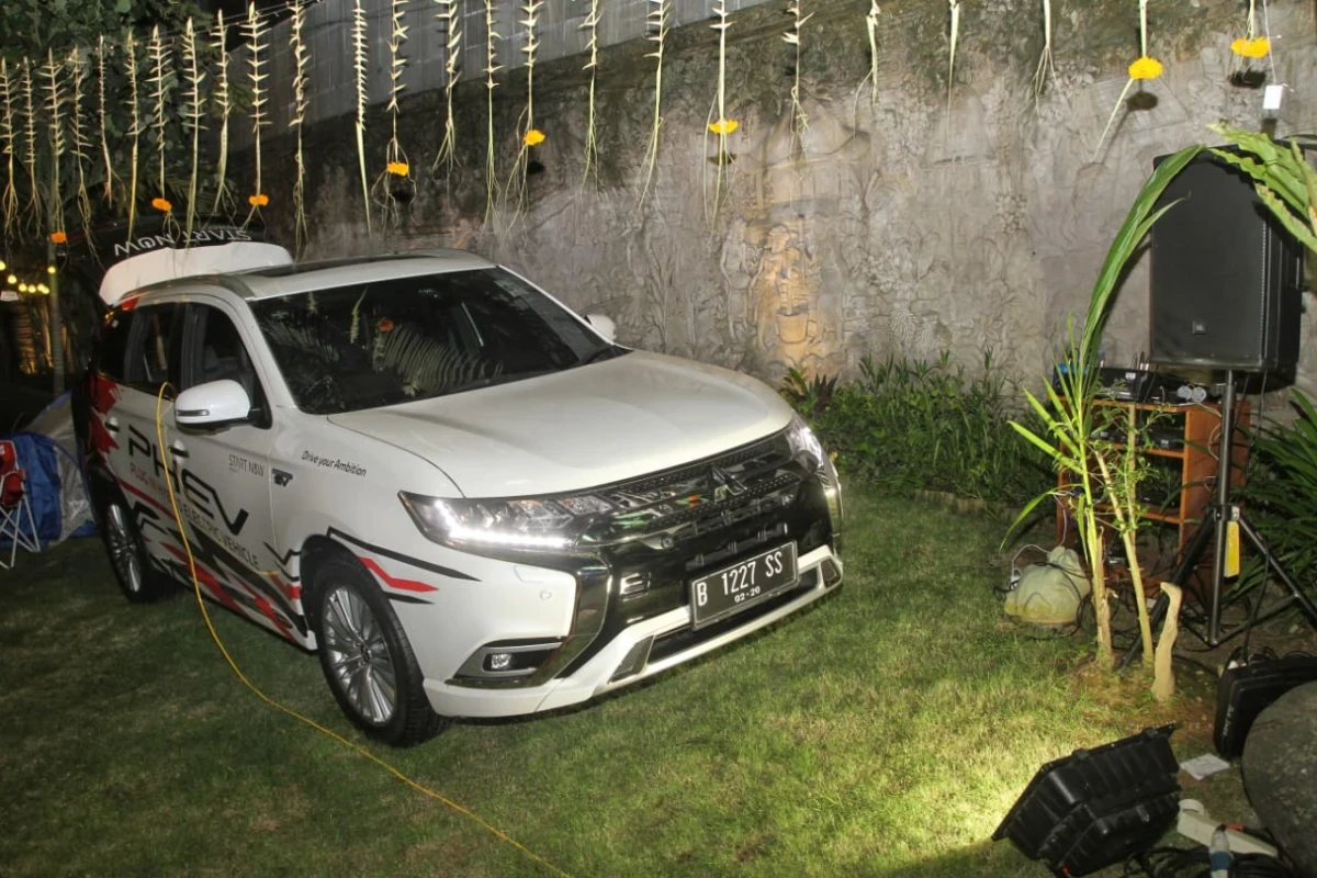 Keunggulan Mitsubishi Outlander PHEV Bisa Salurkan Listrik