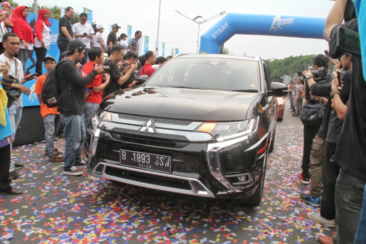 Tunjukkan Kontribusinya dalam Perkembangan Kendaraan Listrik, MMKSI Ramaikan Event Jakarta Langit Biru