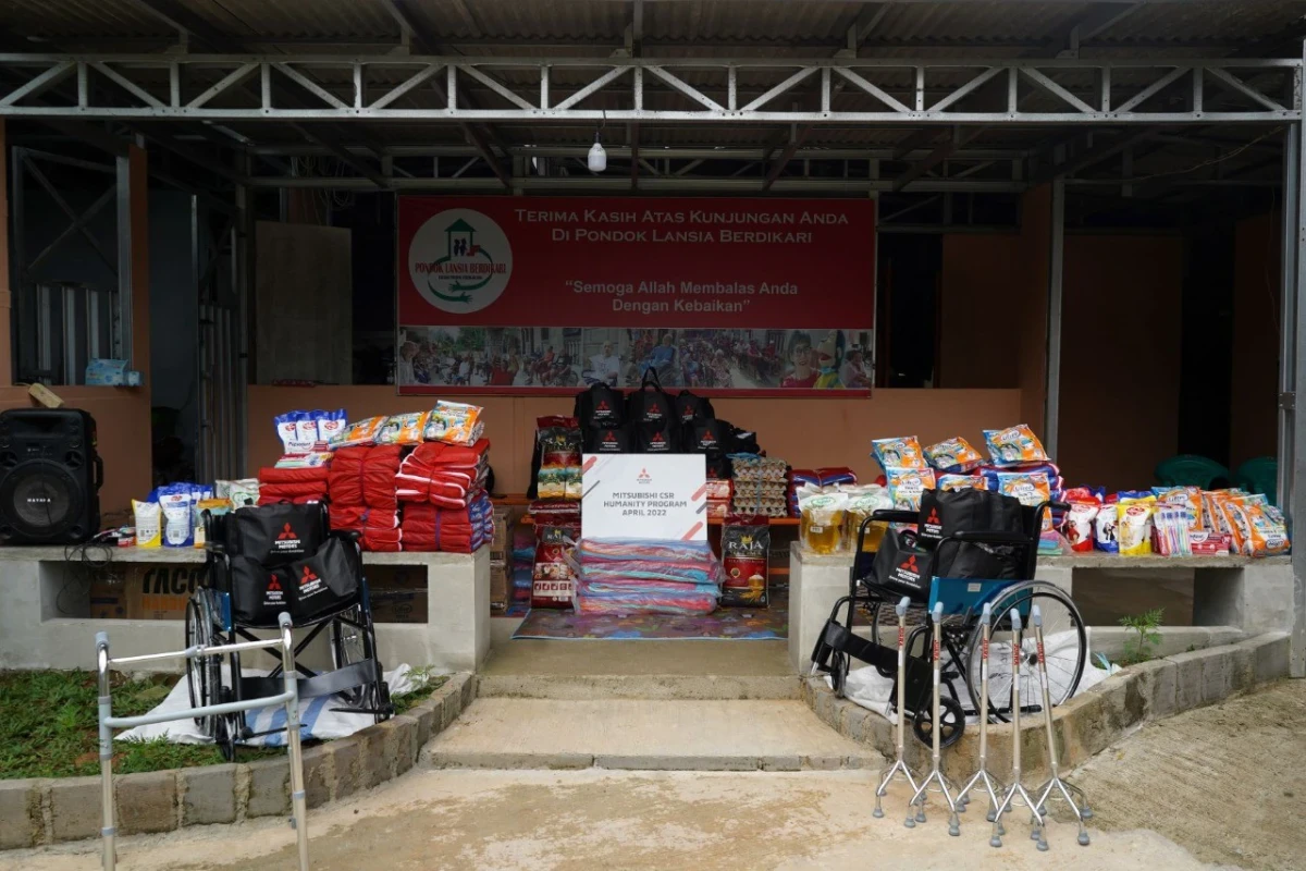 Bantuan MMKSI Bagi Para Lansia Dalam Menyambut Idul Fitri