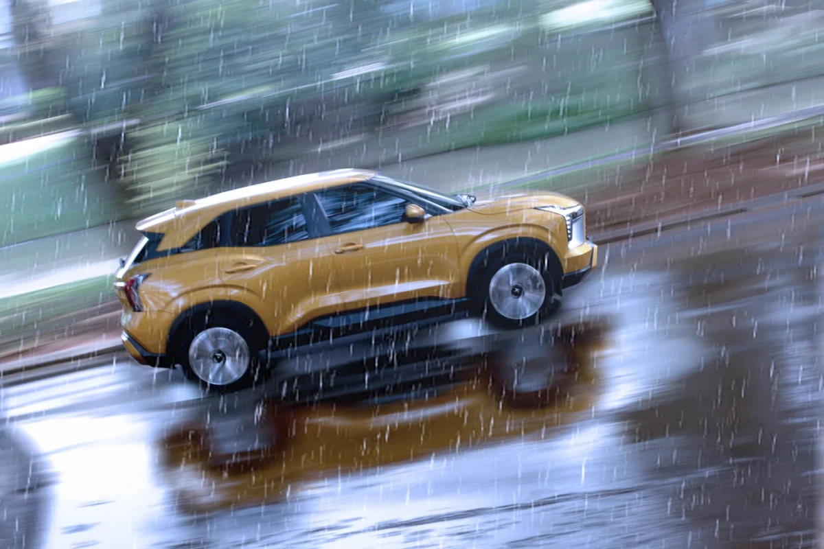 Seefektif Apa Mitsubishi XFORCE Dikendarai Saat Musim Hujan?