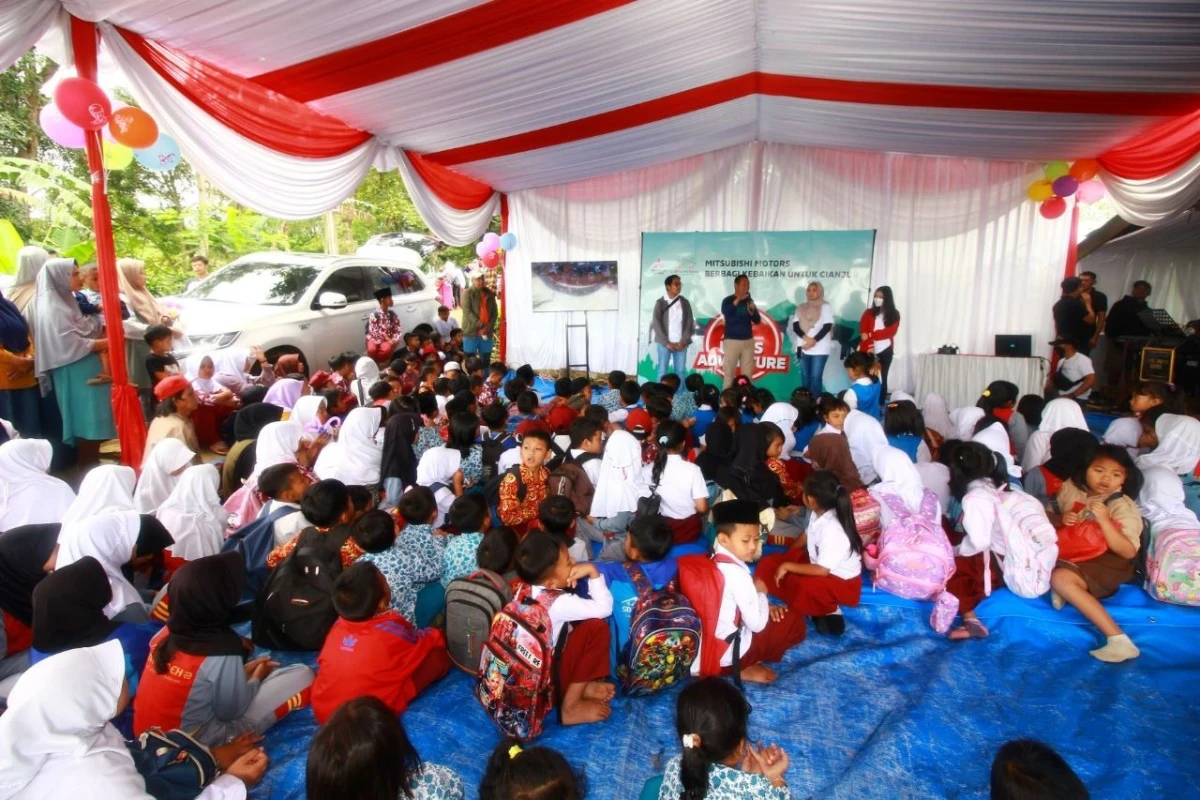 MITSUBISHI MOTORS BERBAGI KEBAHAGIAAN DENGAN ANAK-ANAK TERDAMPAK GEMPA BUMI CIANJUR