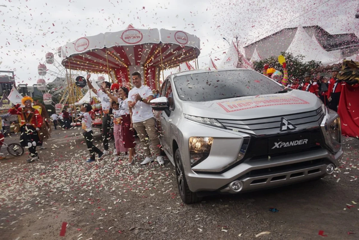 Xpander Tons of Real Happiness Berbagi Kebahagiaan dengan Warga Bandung