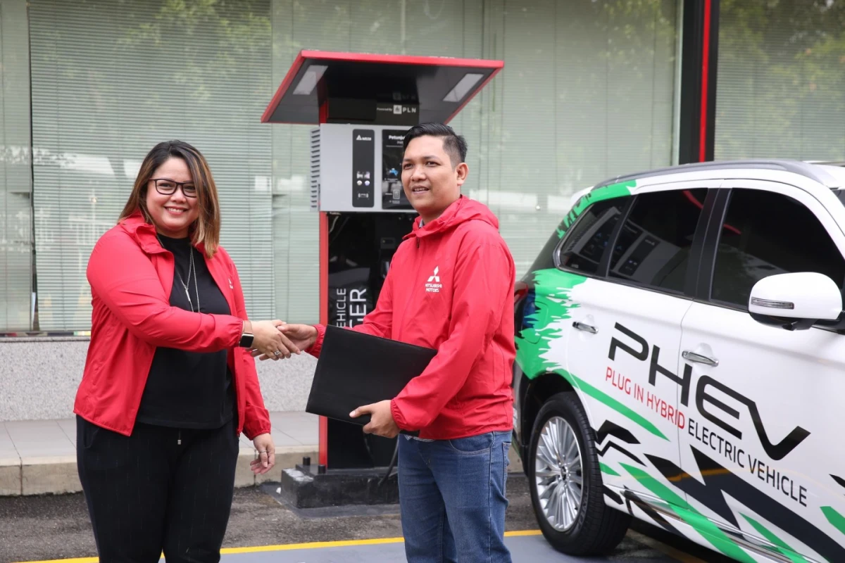 Mitsubishi Motors Gunakan OUTLANDER PHEV untuk kolaborasi Mobilitas massal