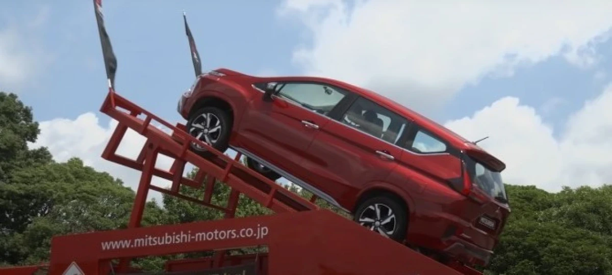 Aksi Legenda Paris Dakar Hiroshi Masuoka Dengan New XPANDER