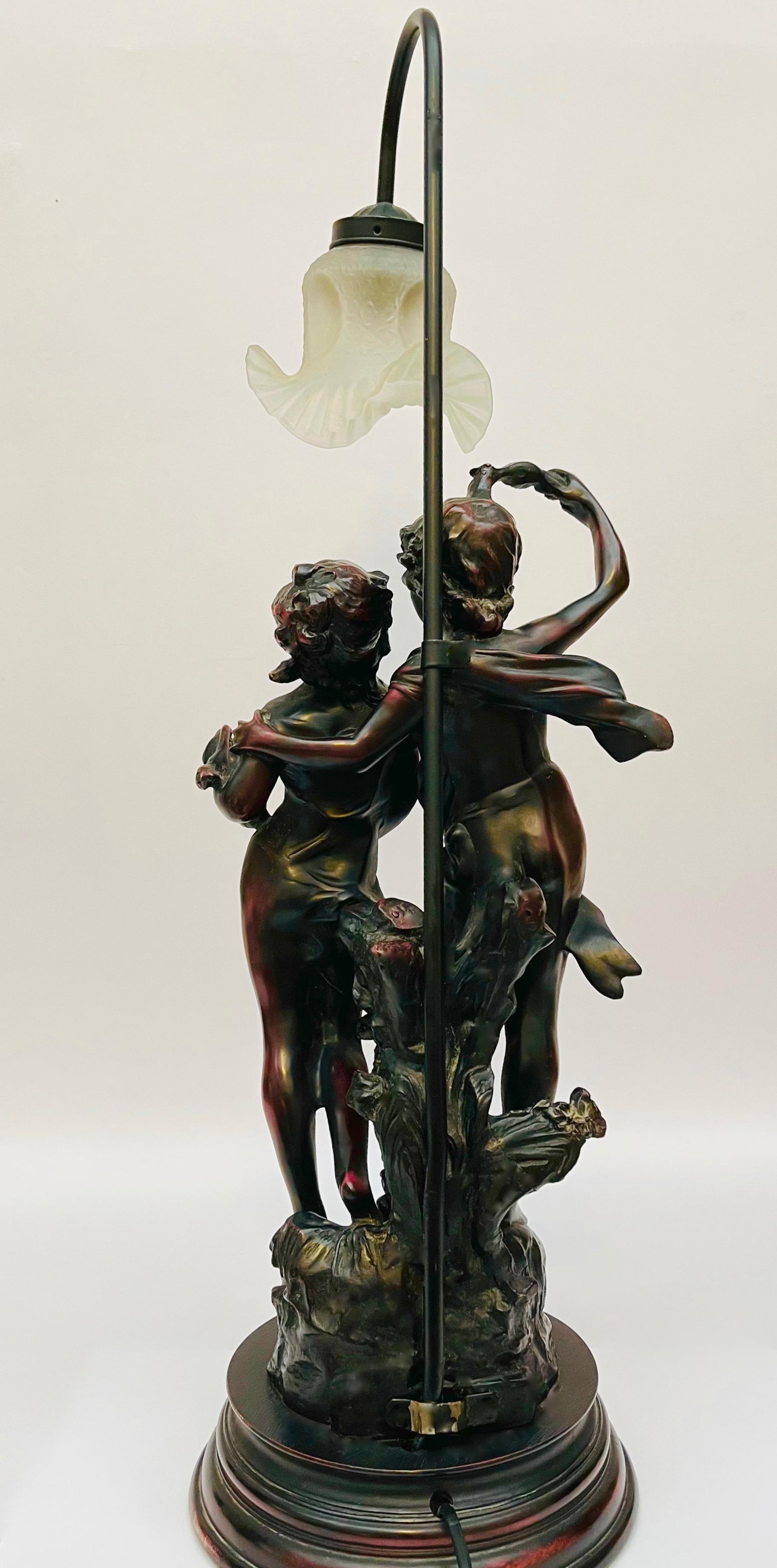 Dekoracyjna figuralna lampa salonowa