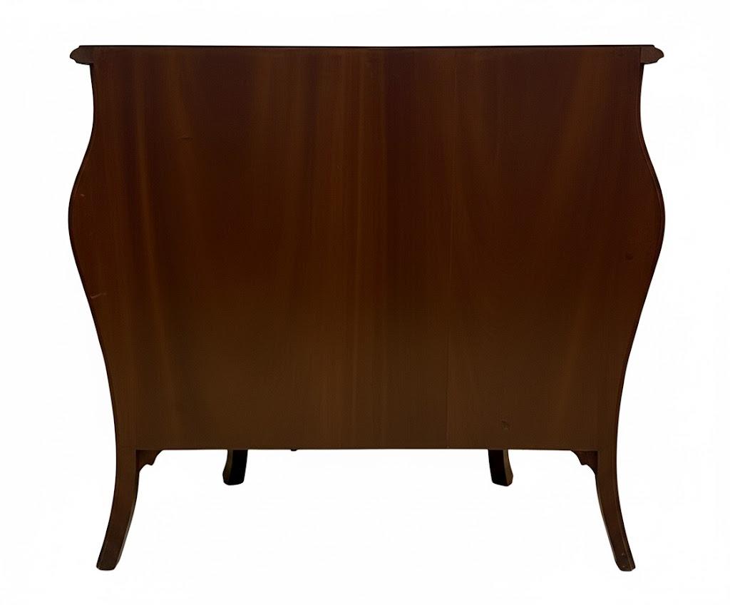 Komoda salonowa w stylu Empire stojąca na 4 giętych nogach