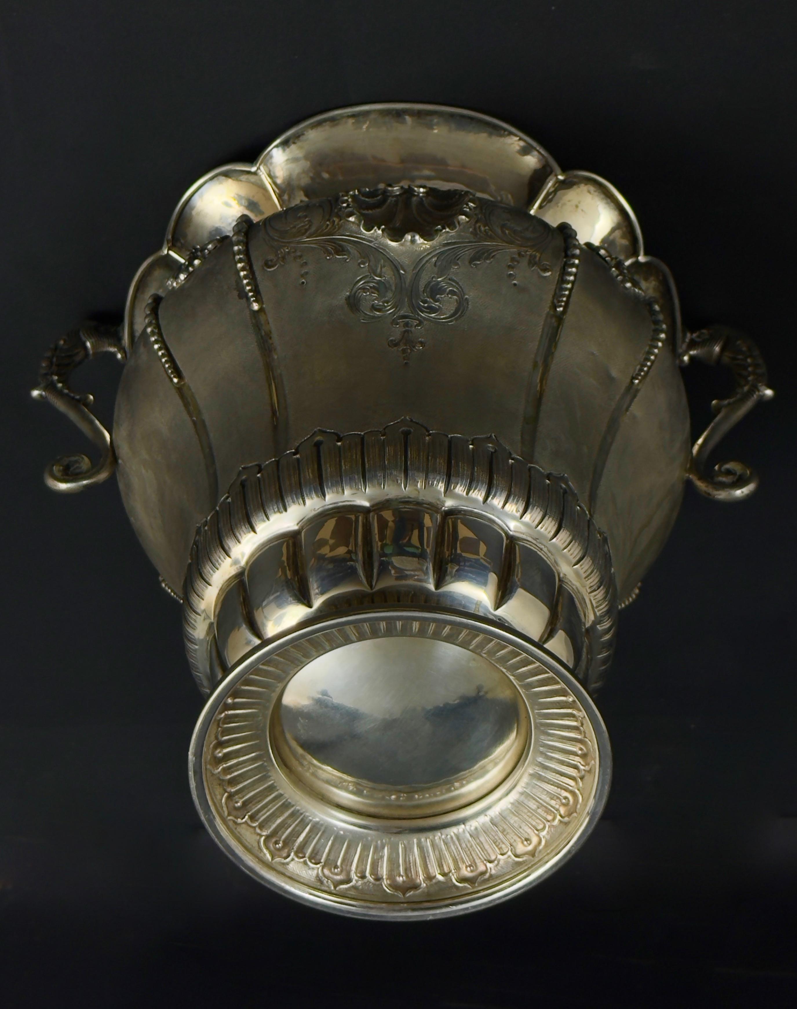 Srebrny krater do szampana z dwoma bocznymi uchwytami, masa 1594 g