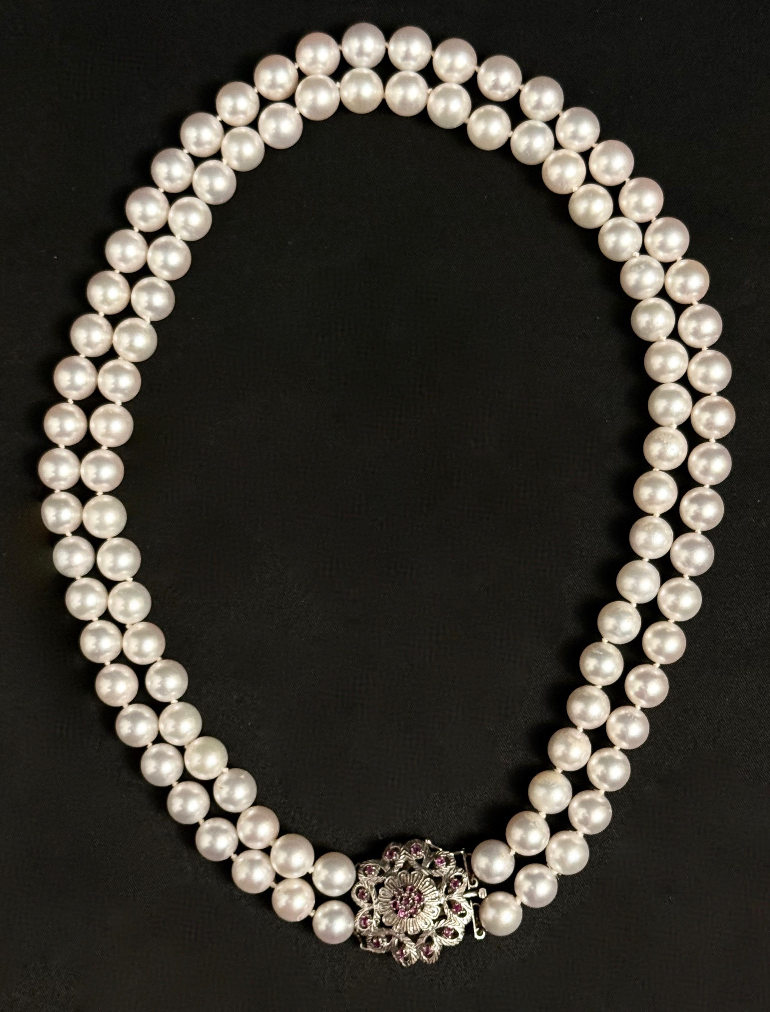 Dwurzędowy naszyjnik z pereł Akoya ze złotym zapięciem z rubinami