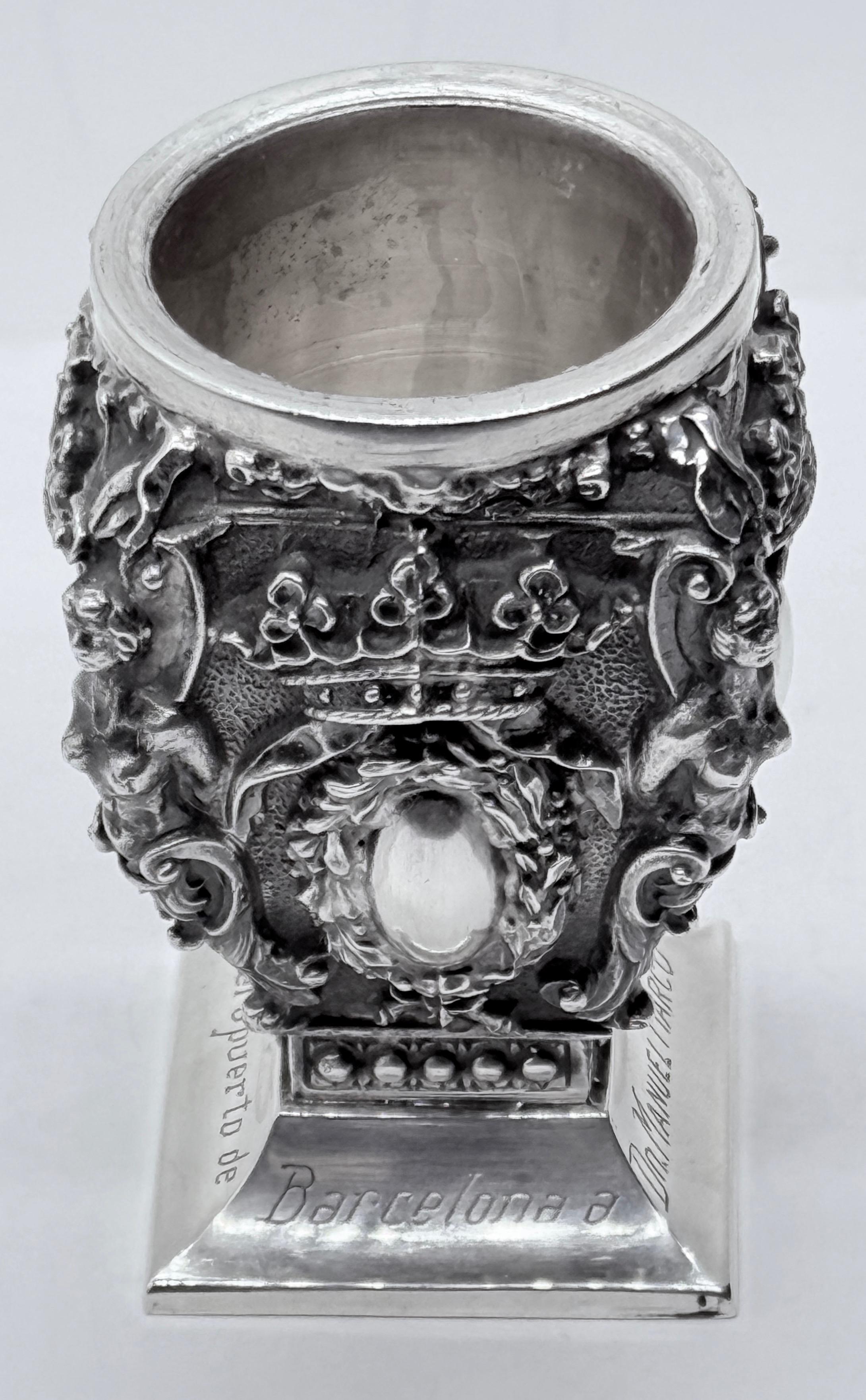 Srebrny dekoracyjny świecznik jednoramienny, masa 194g