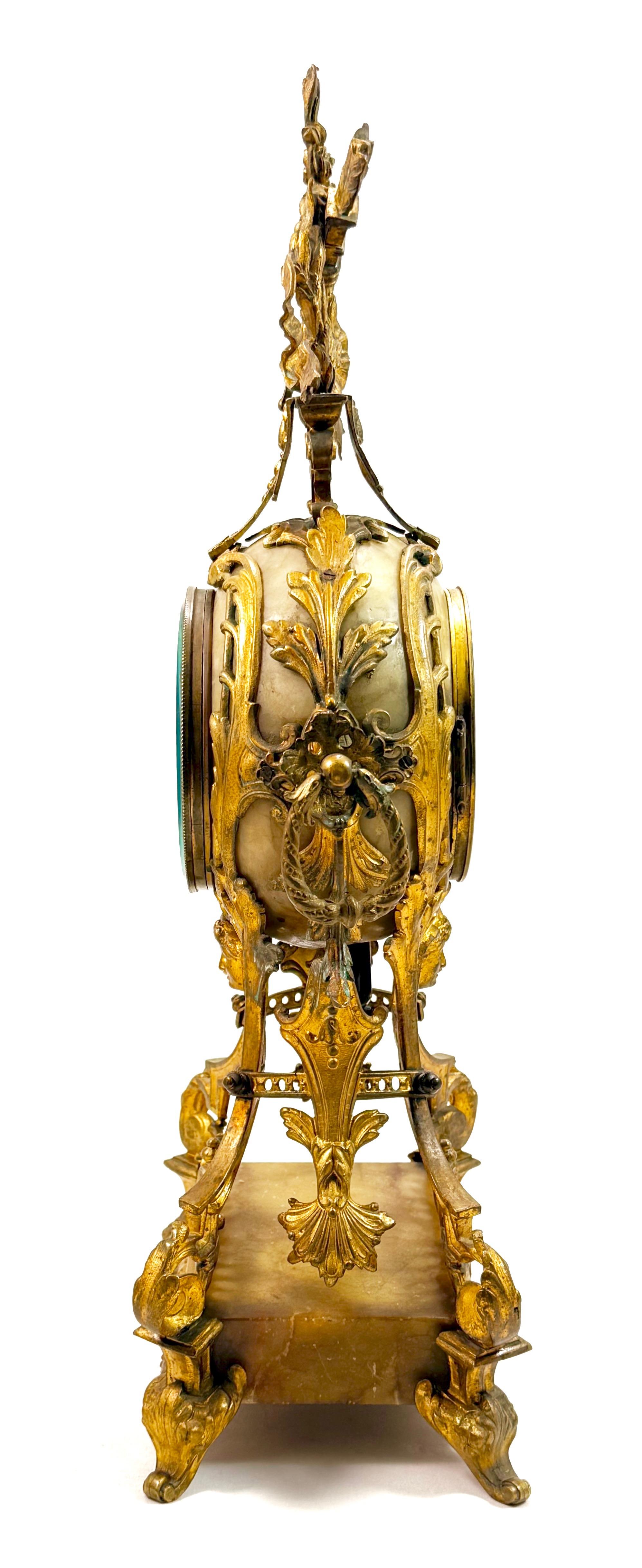 Ażurowy zegar salonowy