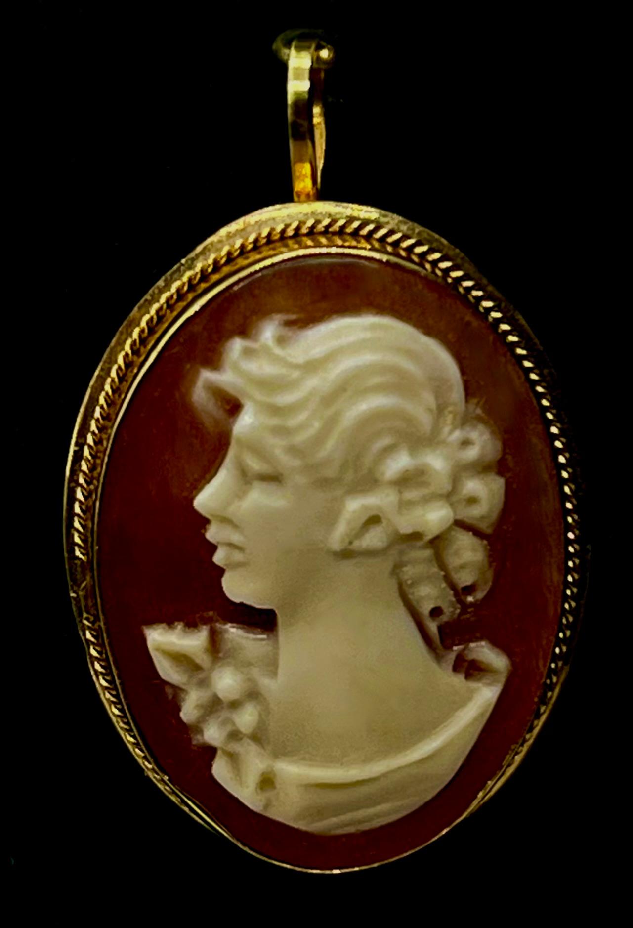 Złoty wisior z kameą