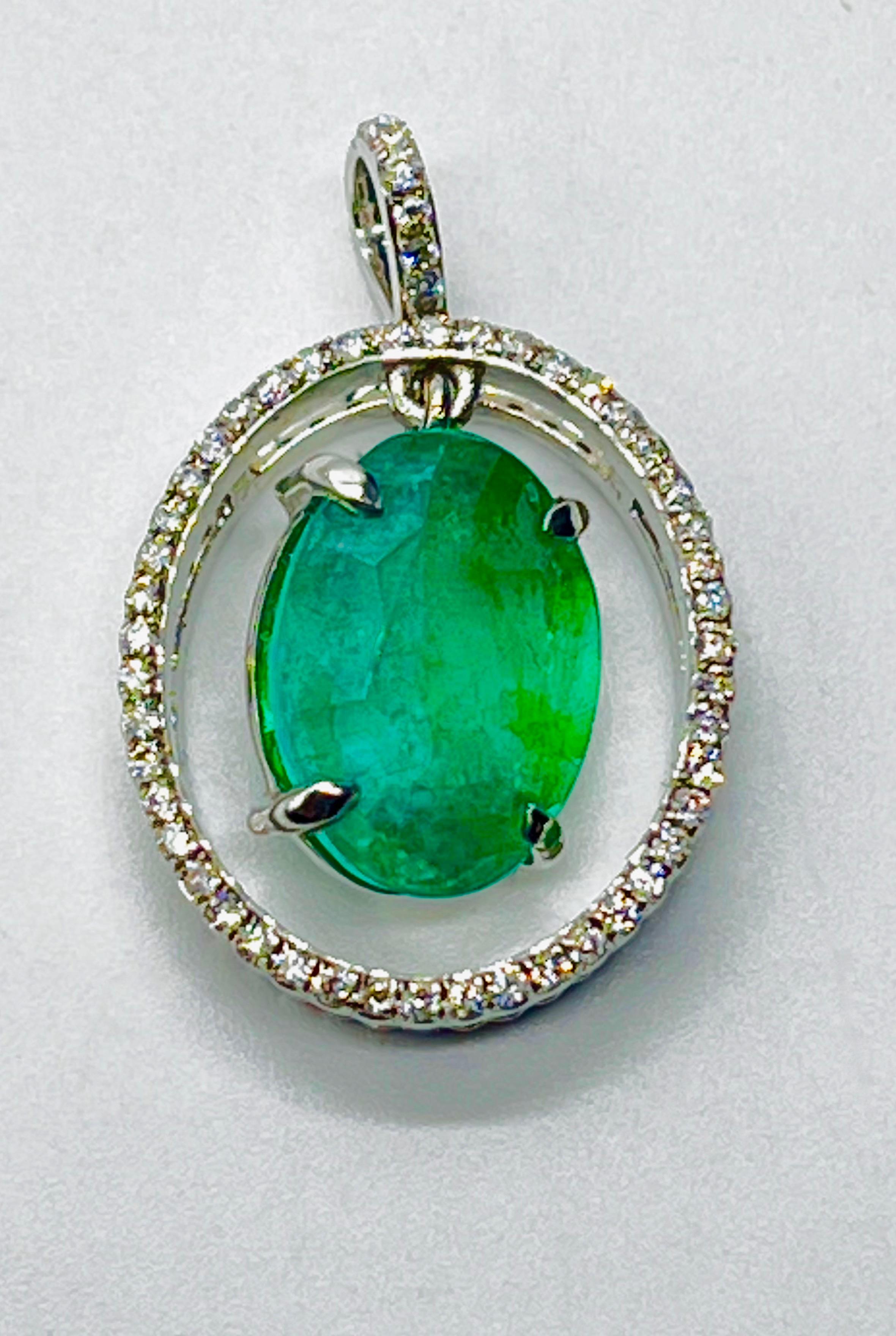 Wisior ze szmaragdem naturalnym 3,87 ct i diamentami, certyfikat IGI