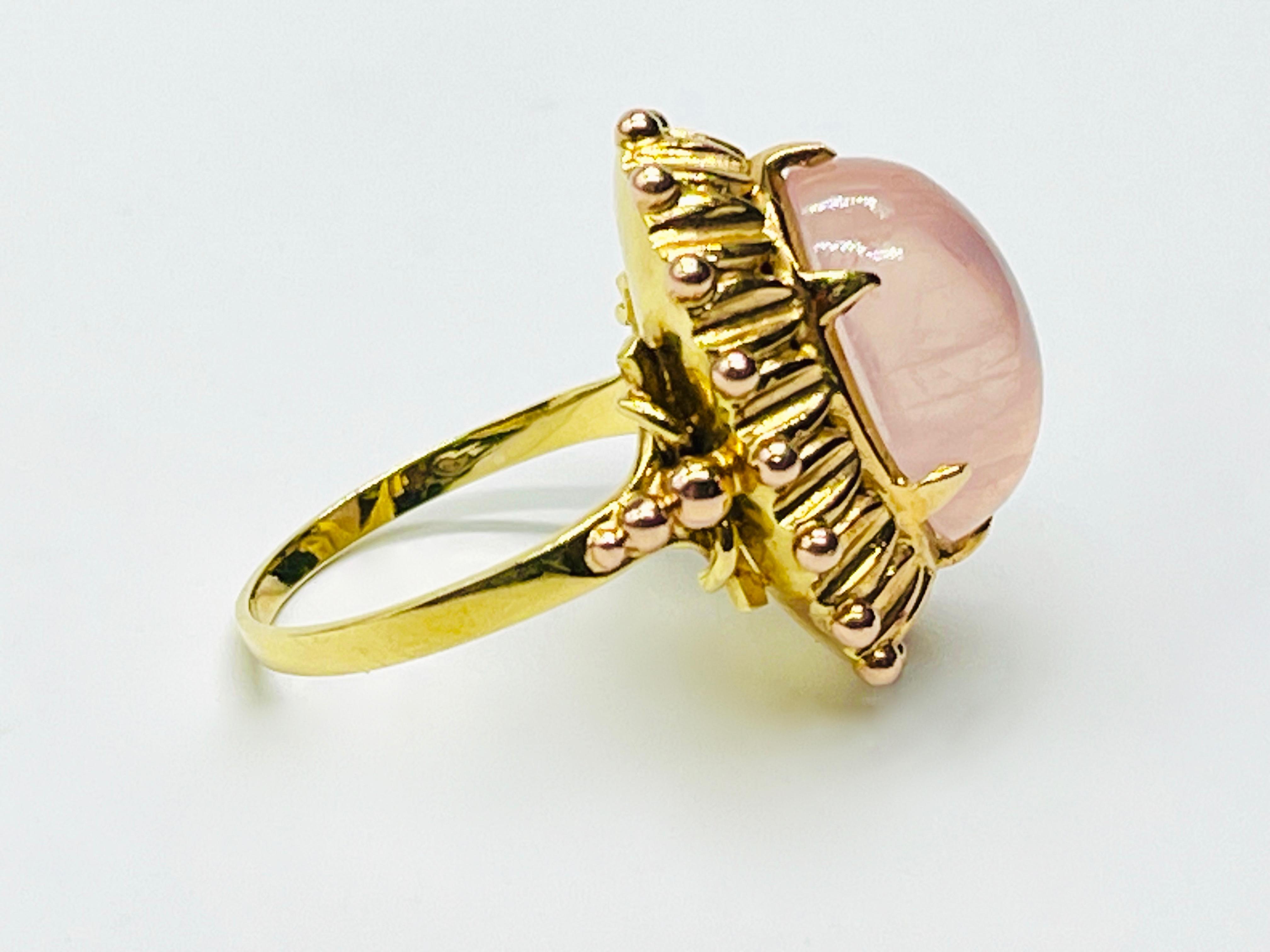 Złoty pierścionek z kwarcem różowym, masa 6,15 g