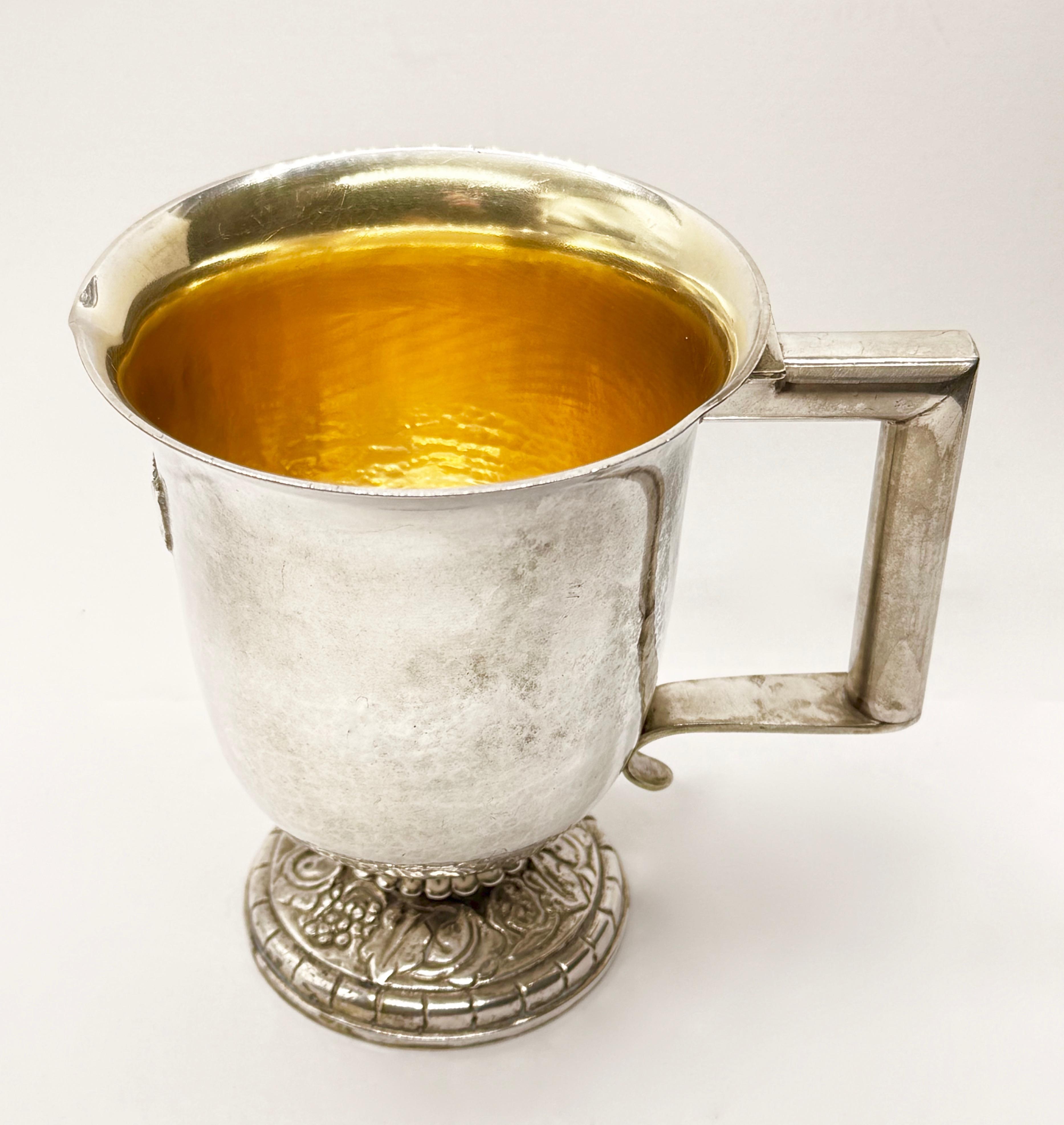 Srebrny złocony dzban, masa 520 g