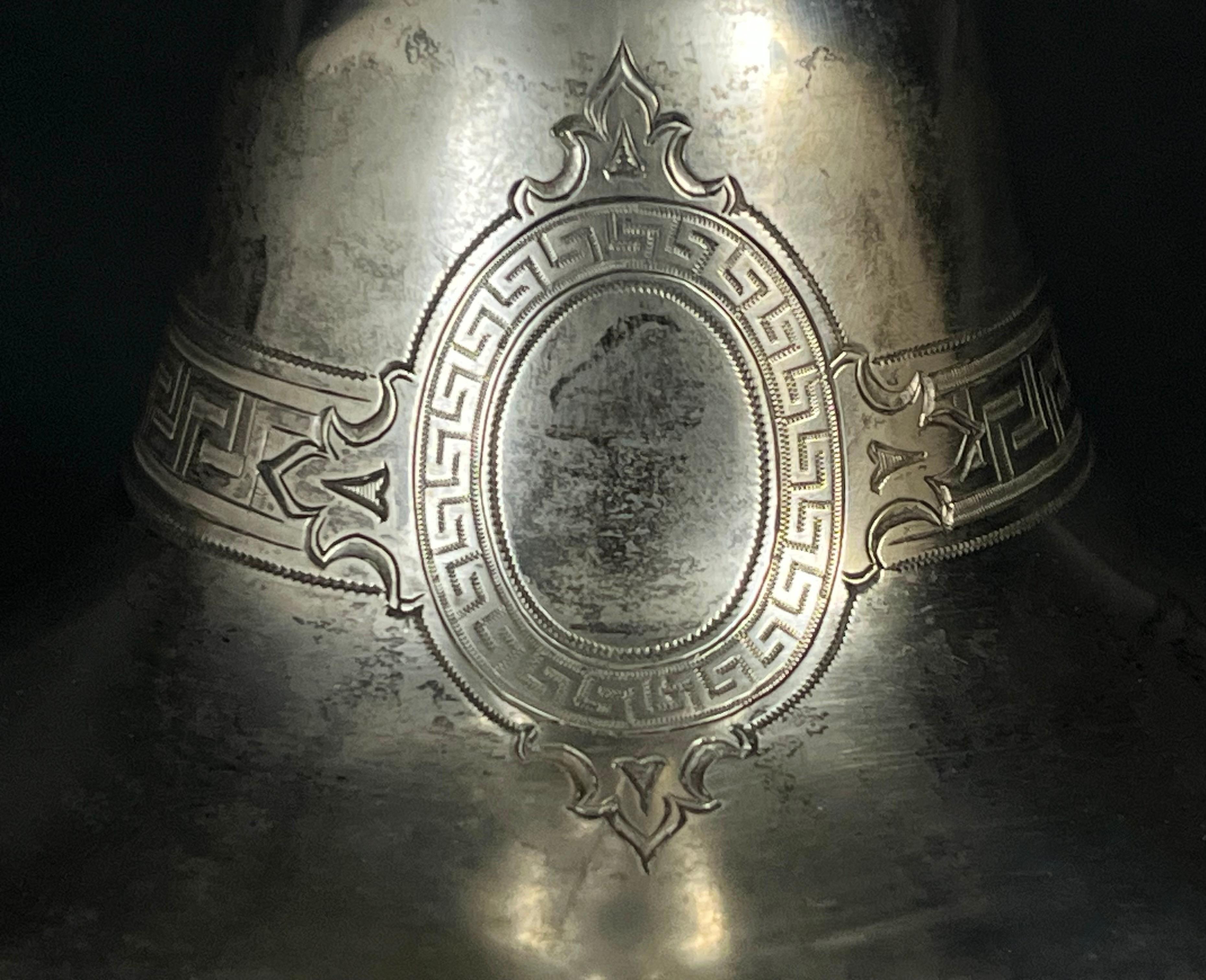 Srebrna patera stojąca na 4 lwich łapach, Wagner Berlin