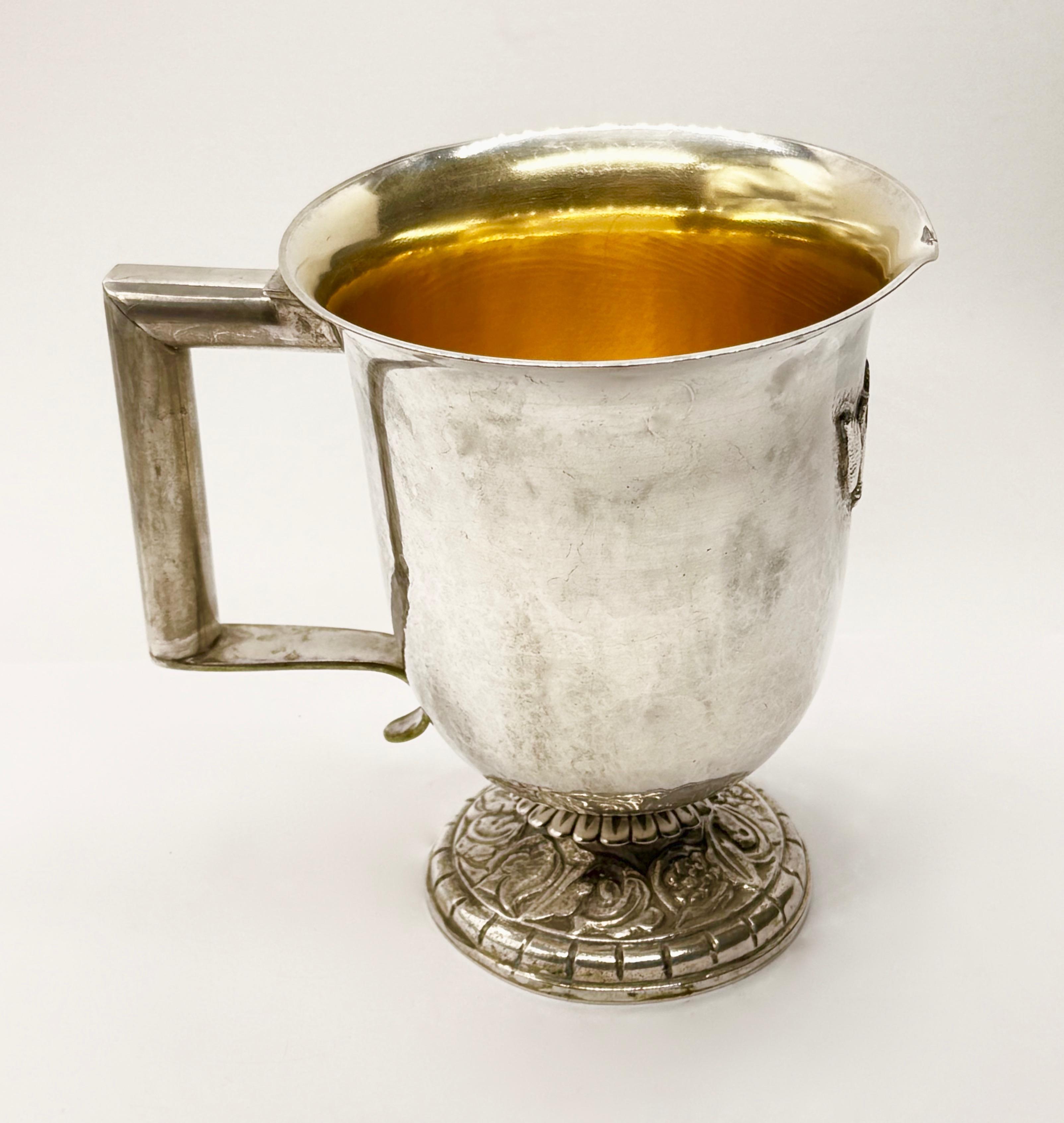 Srebrny złocony dzban, masa 520 g