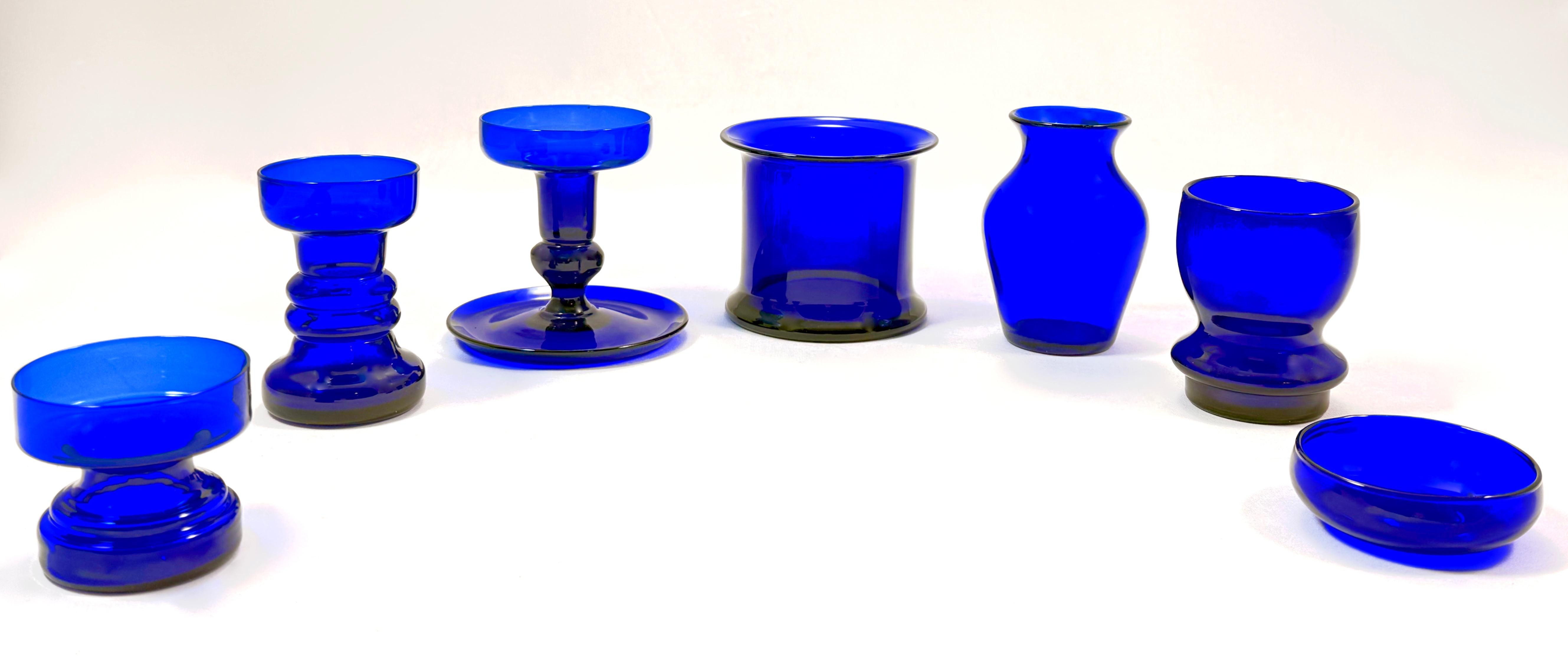 Zestaw ze szkła kobaltowego- 19 sztuk