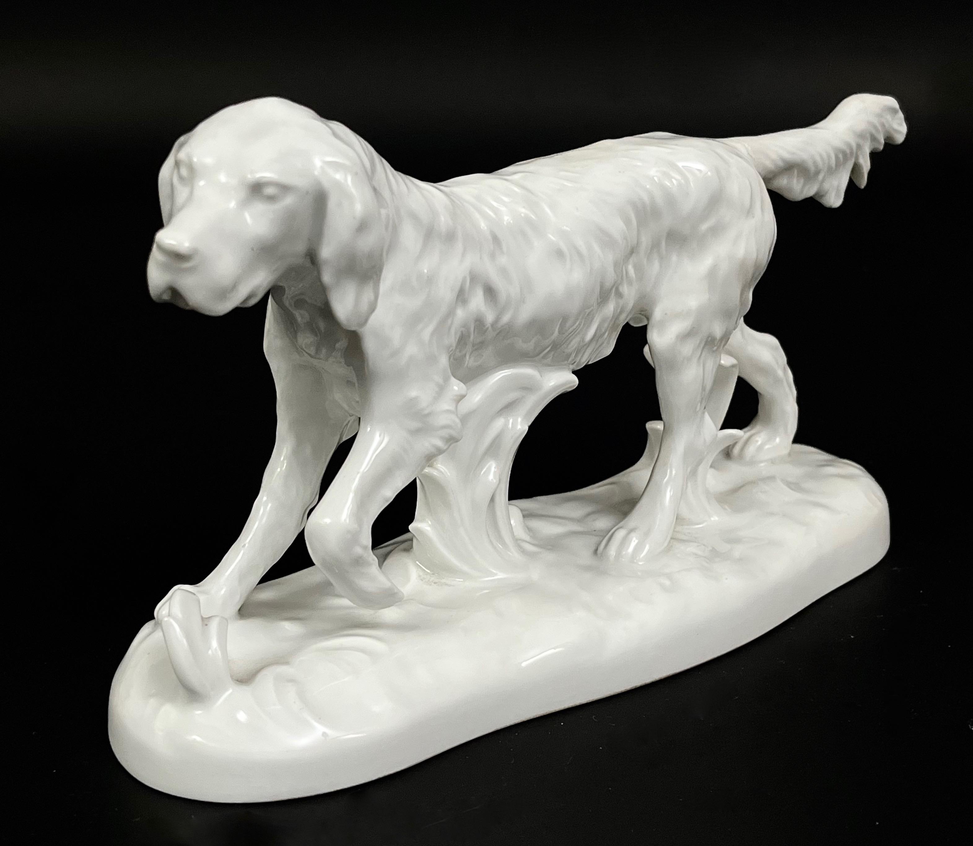 Pełnoplastyczna porcelanowa figura psa Setera